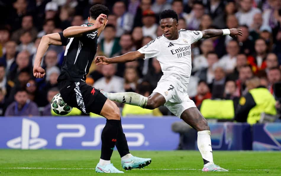 Defensor do Arsenal rasga elogios a Vini Jr: 'Um dos melhores do mundo'