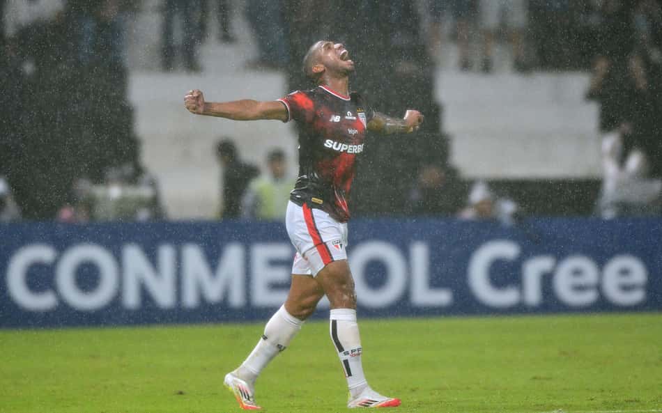 André Silva supera ausência de Calleri e vira referência no ataque do São Paulo