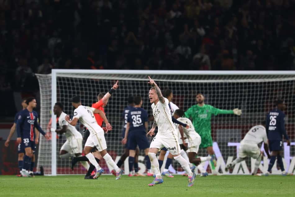 Melvin Bard comemora gol do Nice contra o PSG