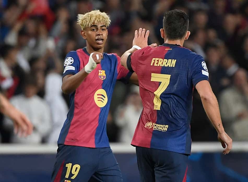 Yamal comemora gol em Barcelona x Inter de Milão