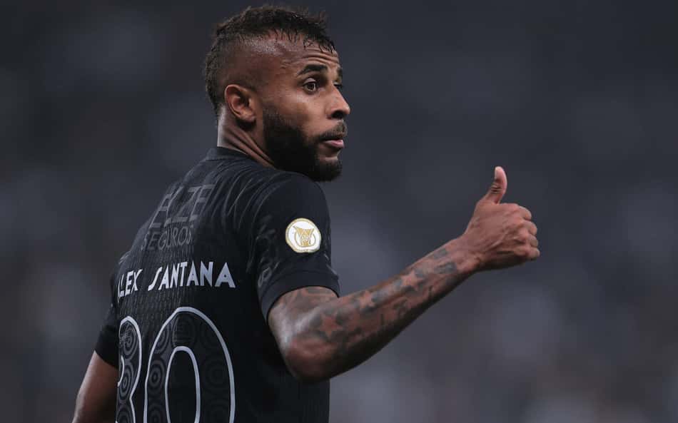 Athletico-PR vai à Justiça contra Corinthians por dívida em compra de Alex Santana