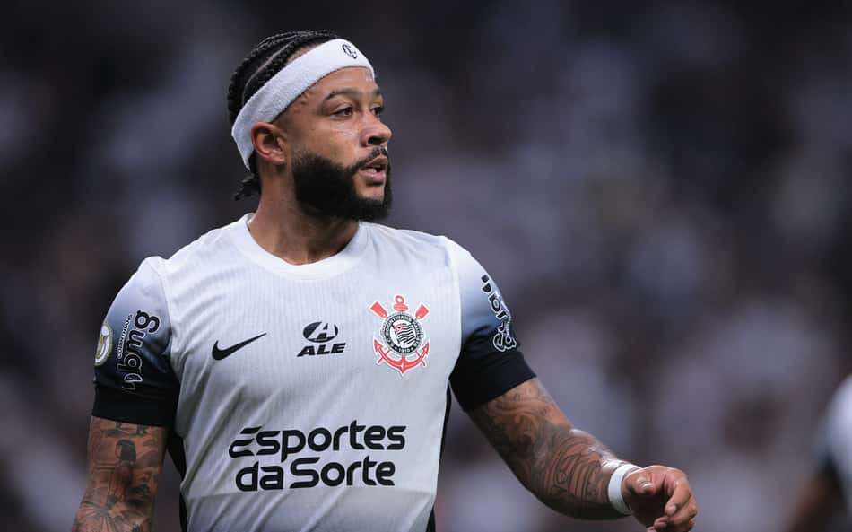 Depay elogia postura de jogador do Corinthians em provocação: 'Respeito'