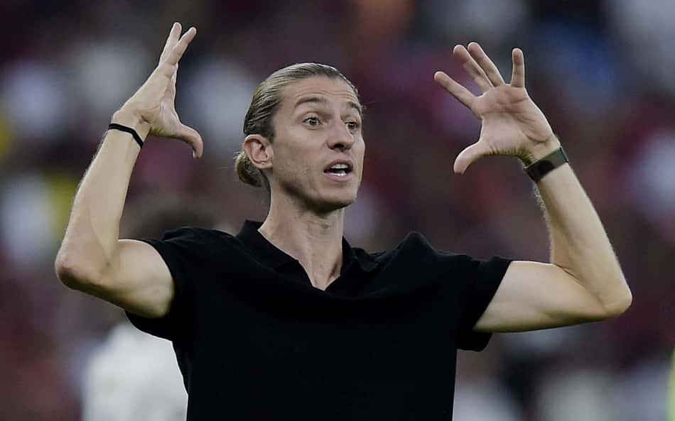 Atitude de Filipe Luís gera revolta em torcedores do Flamengo