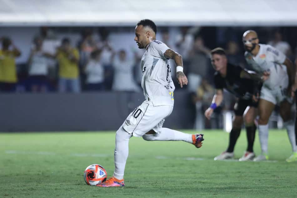 Neymar jogando pelo Santos na Vila Belmiro