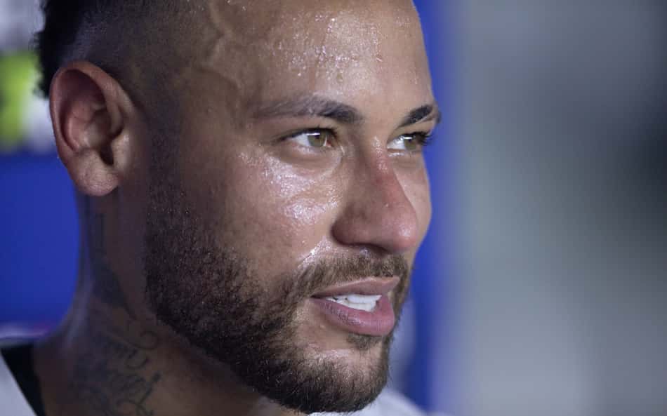 Há um mês sem jogar, Neymar mantém incerteza sobre estreia no Brasileirão