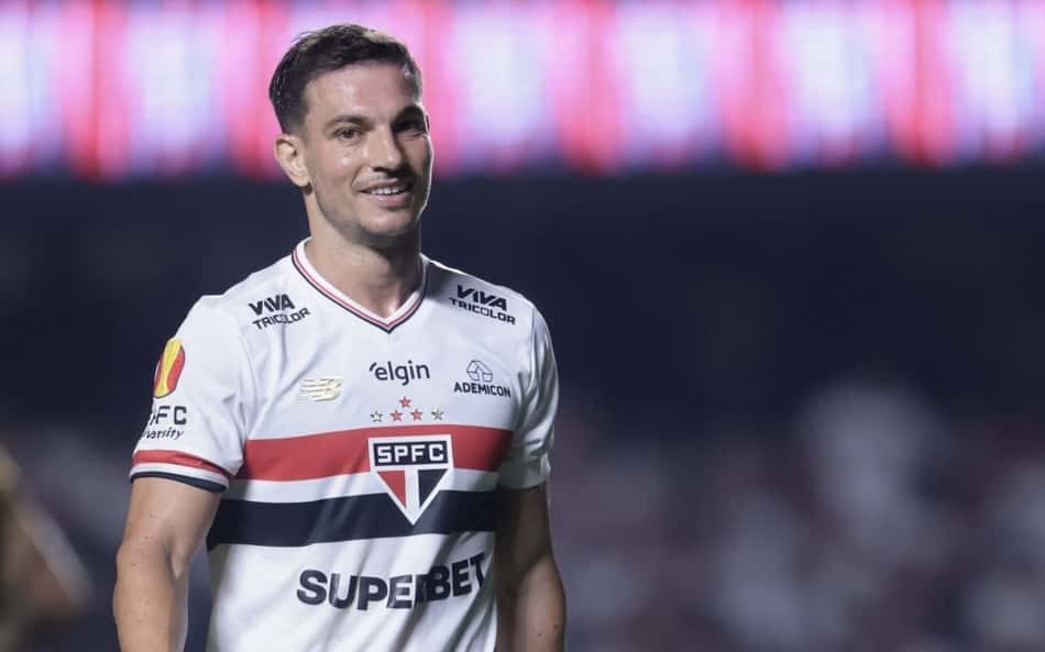 Cédric abre o jogo sobre pressão da torcida do São Paulo: 'Temos que buscar uma resposta'