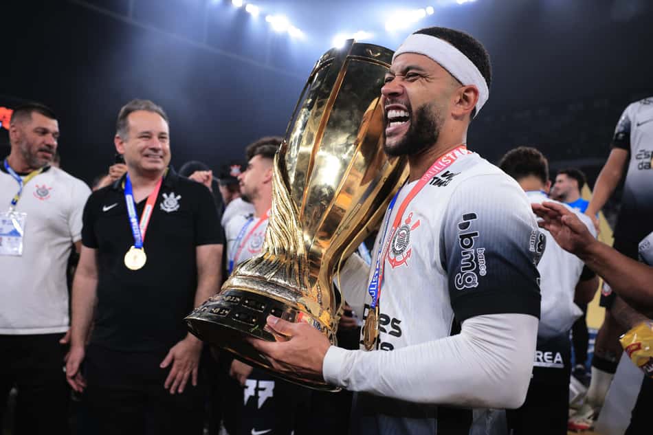 Depay teve tratamento especial na final (Foto: Ettore Chiereguini/AGIF)