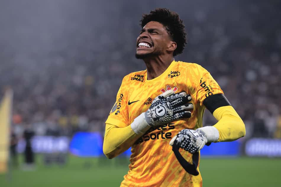 Hugo Souza será desfalque do Corinthians na estreia da Copa Sul-Americana. (Foto: Ettore Chiereguini/AGIF)