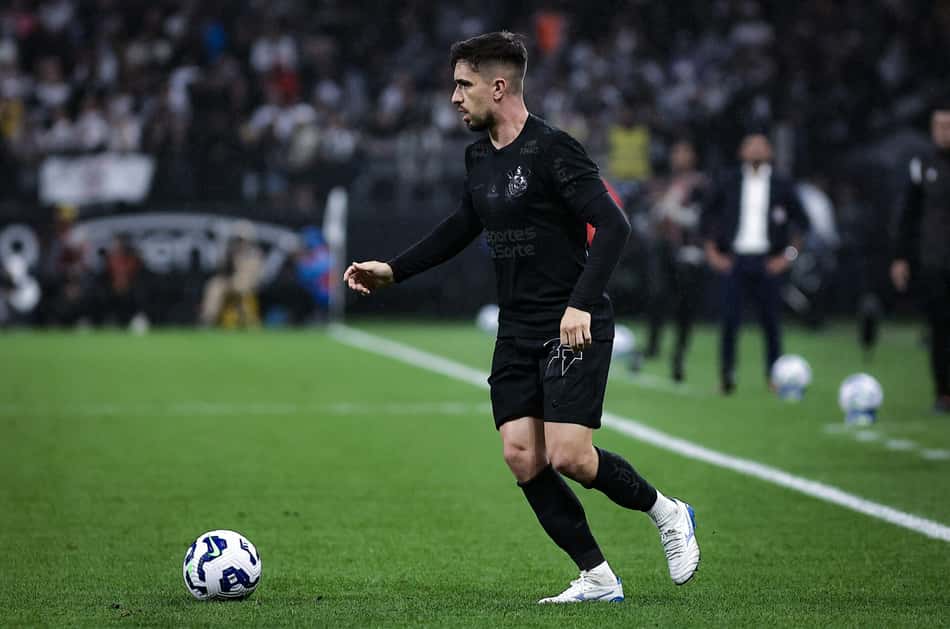 Igor Coronado foi titular no duelo entre o Corinthians e o Vasco, na Neo Química Arena. (Foto: Fabio Giannelli/AGIF)