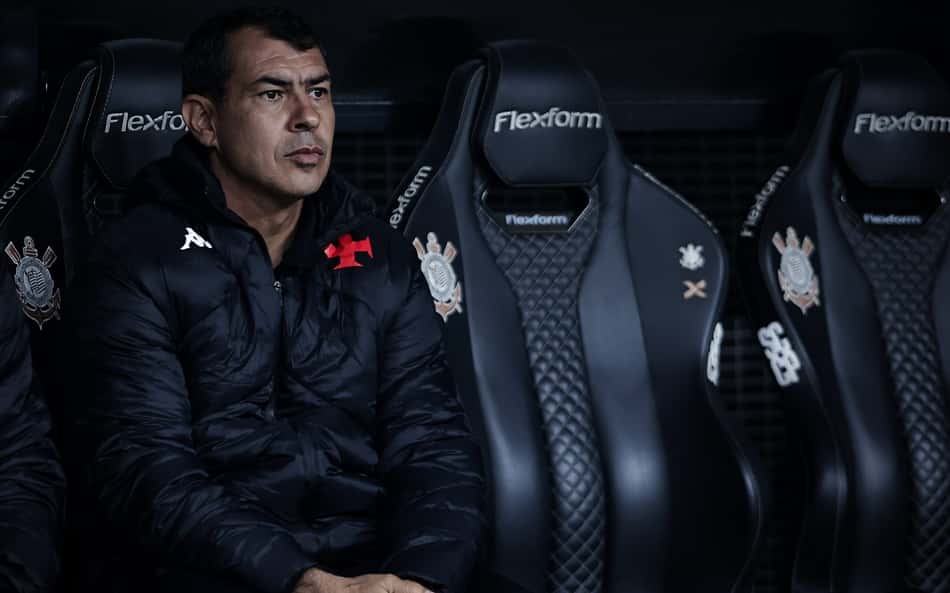 Diretor do Vasco admite possíveis saídas e avalia pressão sobre Carille: 'Jogo a jogo'