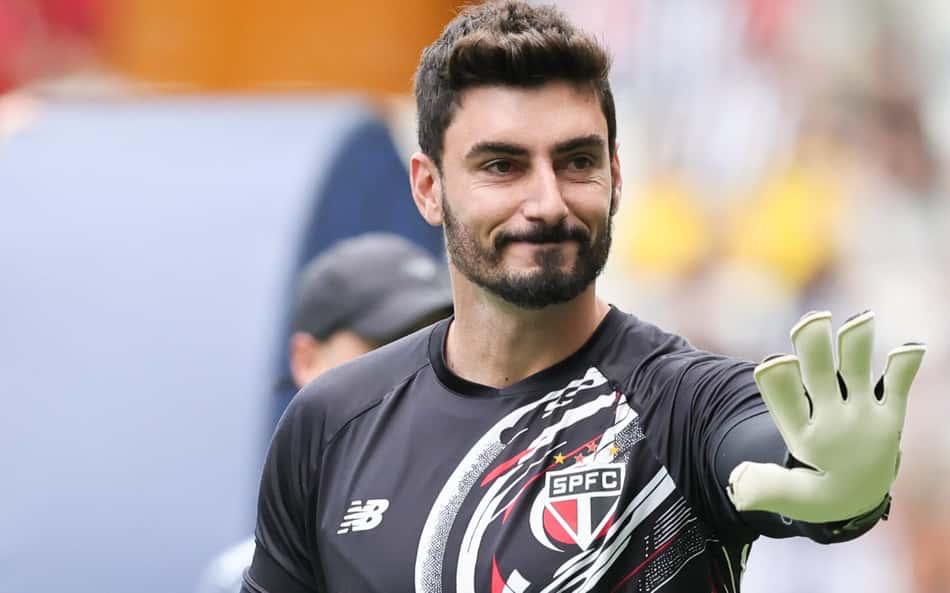 Herói do São Paulo em empate, Rafael defende arbitragem: 'Somos muito chatos'