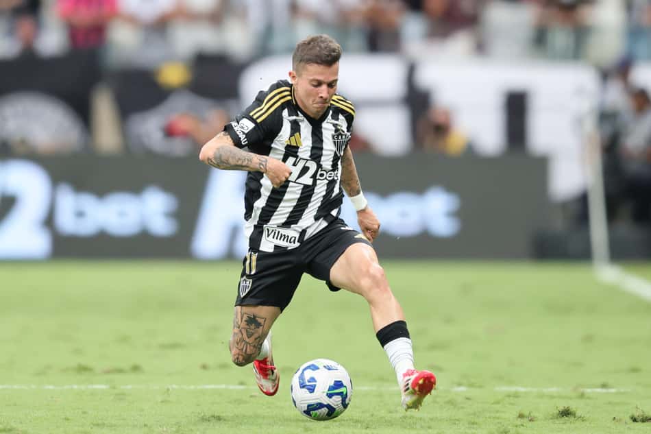 Bernard atuou pelo Atlético Mineiro em duelo com o São Paulo pelo Brasileirão 2025. (Foto: Gilson Lobo/AGIF)