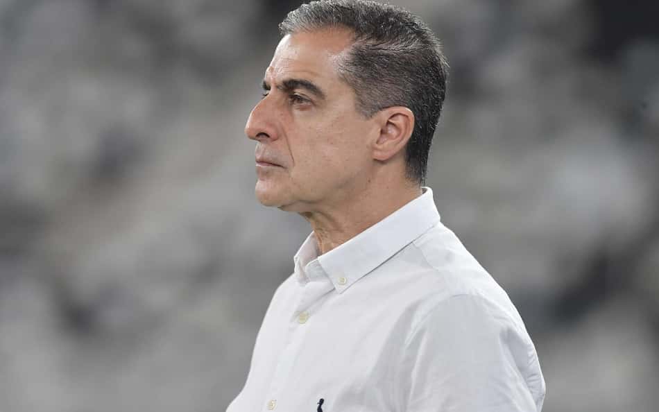 Escalação do Botafogo para jogo contra o Fluminense causa revolta na web: 'Enlouqueceu'