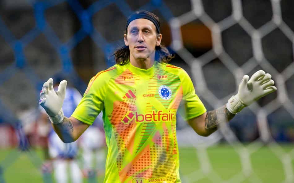 Cássio cobra melhora do sistema defensivo do Cruzeiro