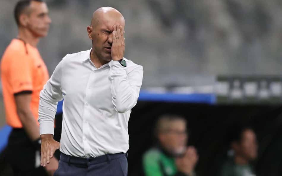 Cruzeiro na Sul-Americana: sem torcida, sem futebol e sem ponto