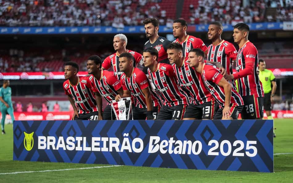 Com início raro e sem vitórias, São Paulo busca reação no Brasileirão contra o Santos