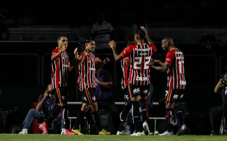 São Paulo pode ter novidade no banco de reservas contra o Santos