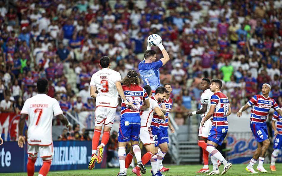 Em dia de festa no Ceará, Fortaleza e Inter não comemoram