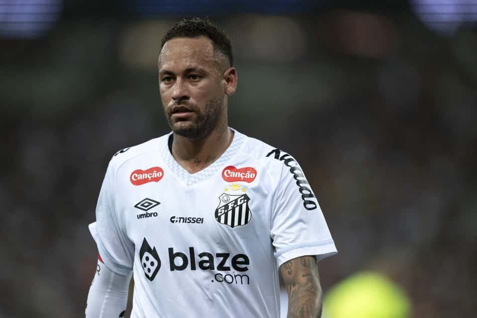 Neymar inicia duelo contra o Atlético-MG como titular na Vila Belmiro. (Foto: Jorge Rodrigues/AGIF)