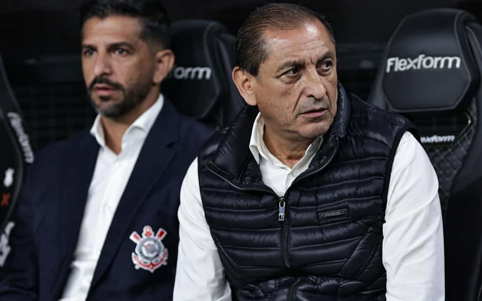 Crítica de Memphis e pressão: Ramón Díaz volta a ficar ameaçado no Corinthians