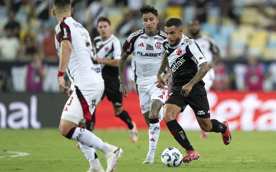 Vidente crava resultado de LDU x Flamengo e Vasco x Lanús