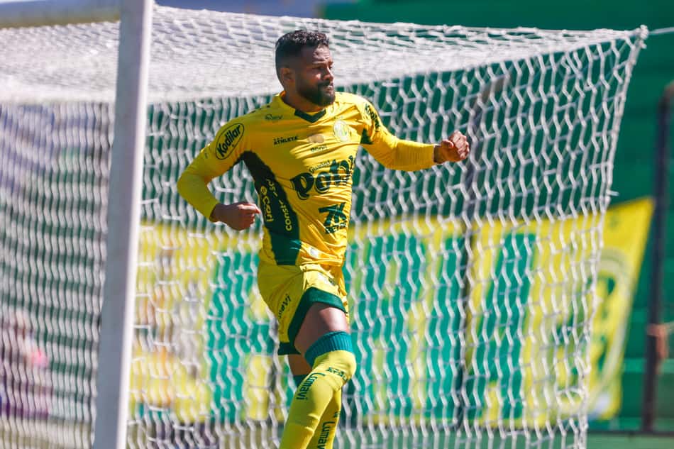 Reinaldo está em alta no Mirassol (Foto: Luiz Erbes/AGIF)