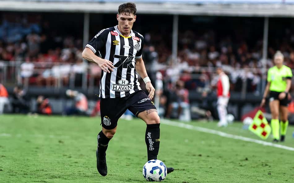 Após boa atuação, Rollheiser mira sequência e crescimento no Santos
