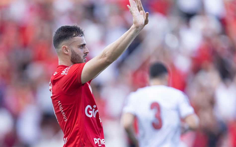 Athletico-PR vence em casa e assume a liderança do Brasileiro da Série B