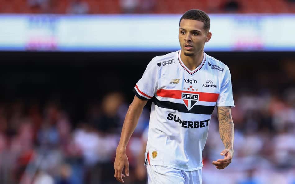 Matheus Alves respalda Zubeldía sobre uso da base no profissional do São Paulo