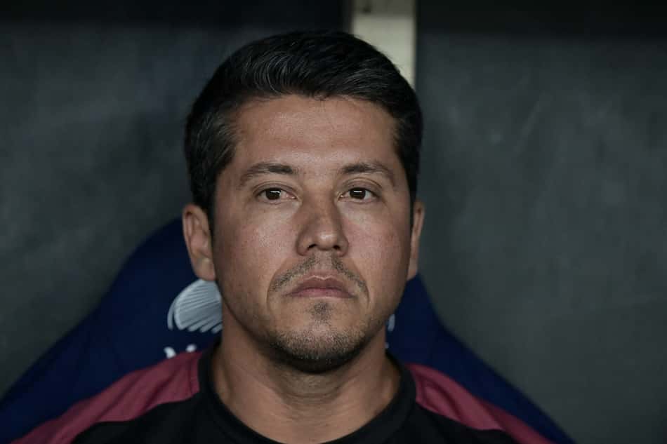Thiago Carpini durante partida contra o Fluminense no Maracanã Foto: Thiago Ribeiro/AGIF