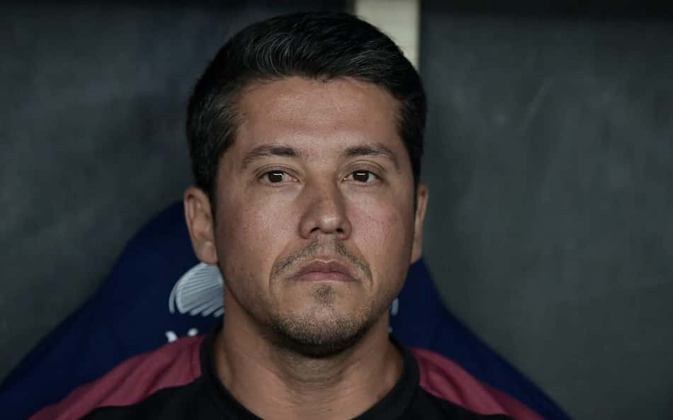 Carpini destaca estratégia do Vitória contra o Fluminense: 'Não temos pressa'