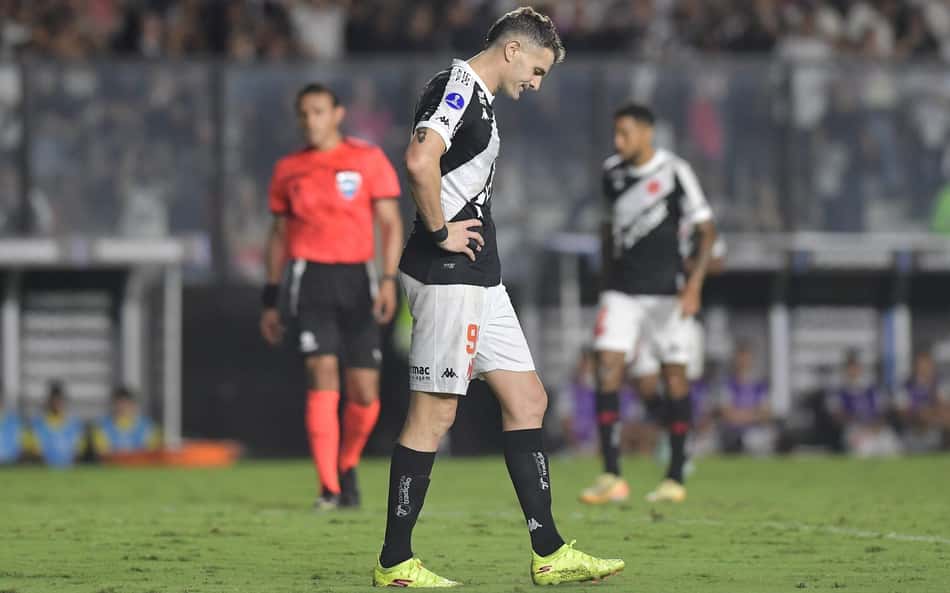Vegetti avalia falhas do Vasco contra o Lanús: 'Tomar melhor decisão'