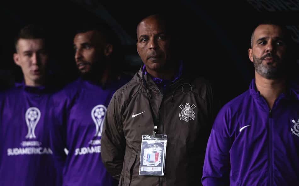 Na espera por Dorival Júnior, Corinthians busca fim de jejum contra o Flamengo