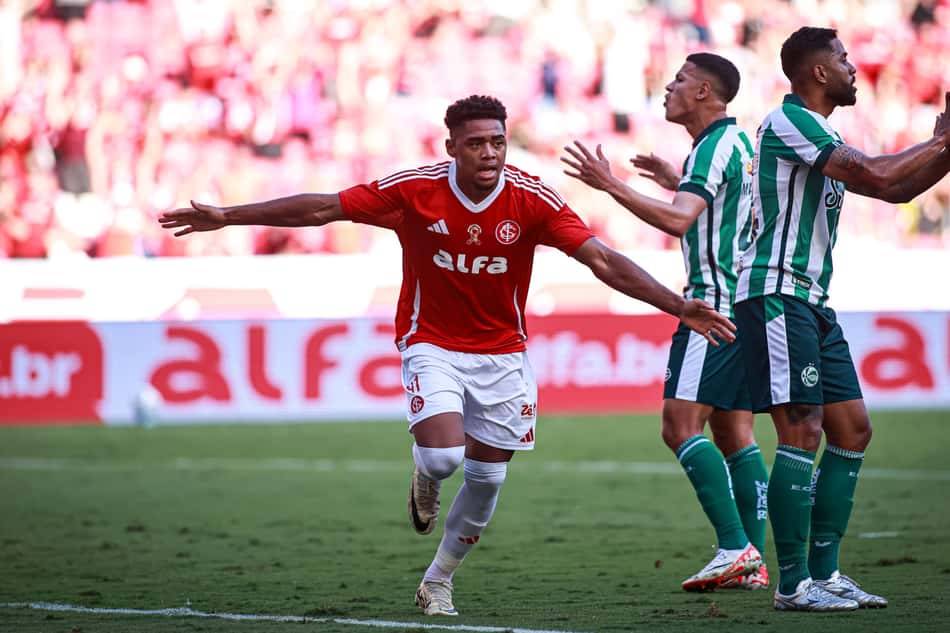 Victor Gabriel comemora gol do Inter contra o Juventude