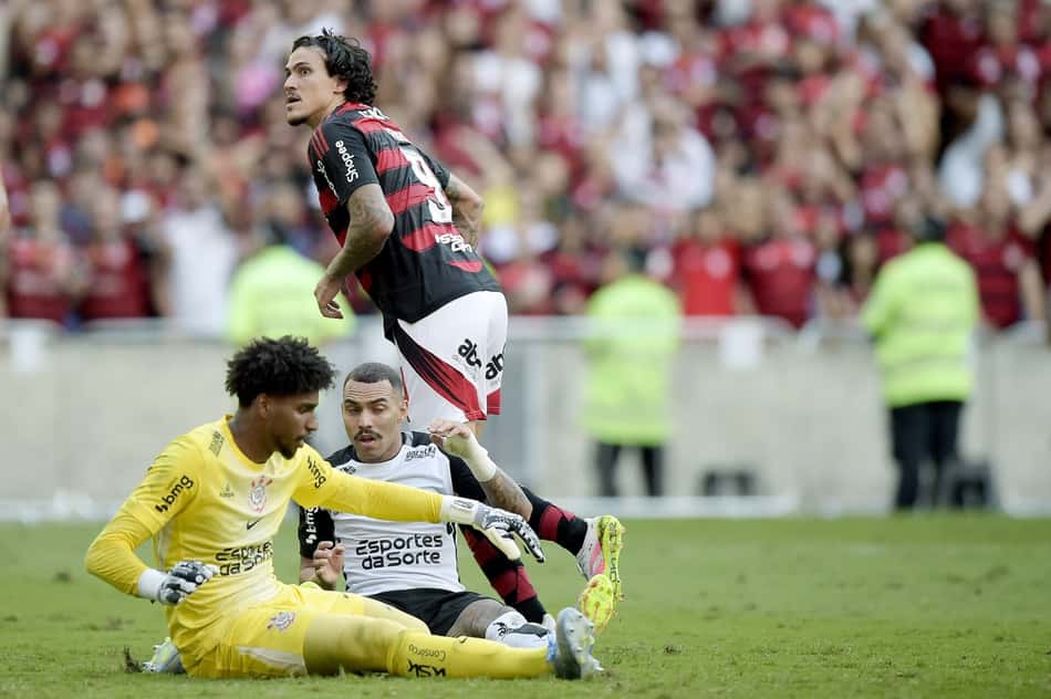 Pedro comemora gol em Flamengo x Corinthians