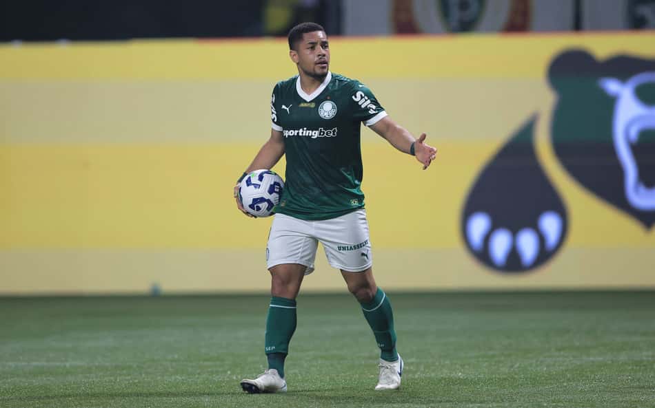 Abel Ferreira usa Manchester City como exemplo para citar mudanças táticas no Palmeiras