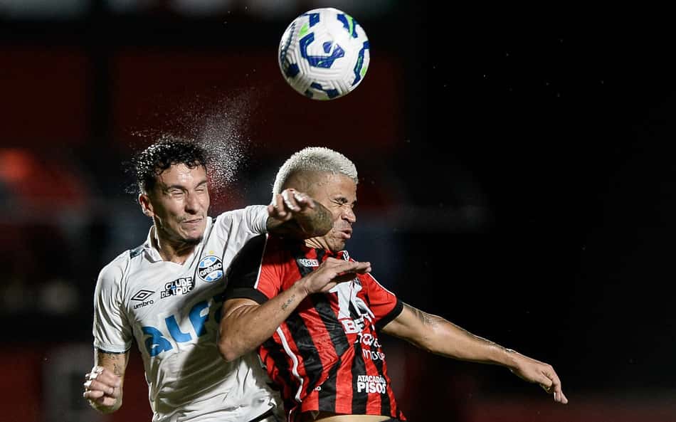 Quatro dos últimos seis gols sofridos pelo Vitória surgiram em bolas aéreas