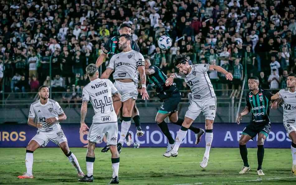 Maringá e Atlético-MG empatam em jogo de quatro gols pela Copa do Brasil