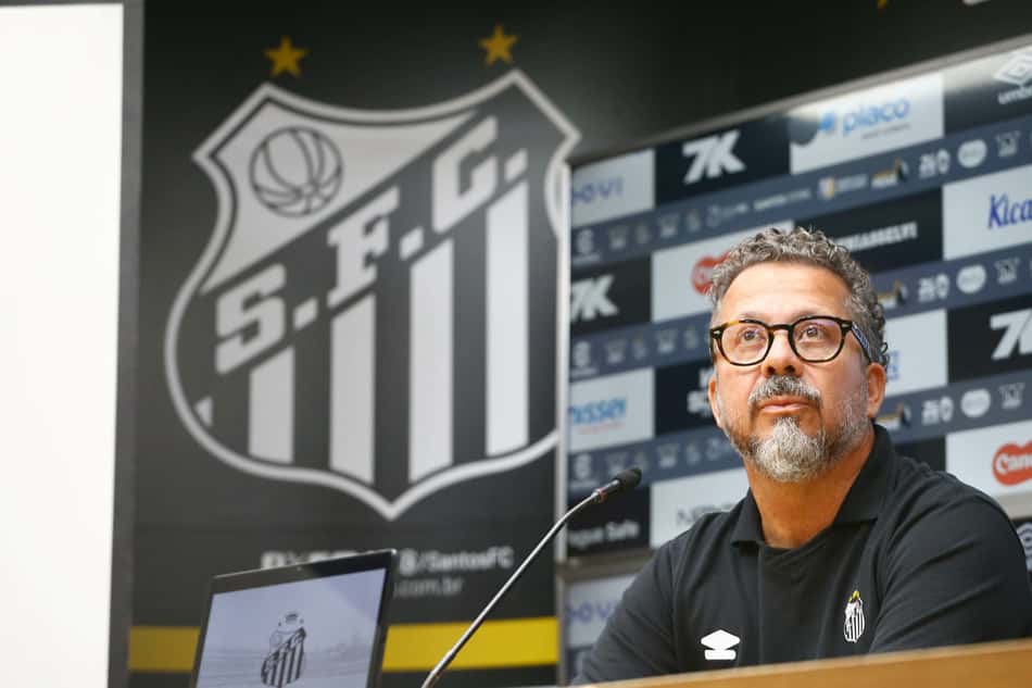 Cléber Xavier apresentado no Santos