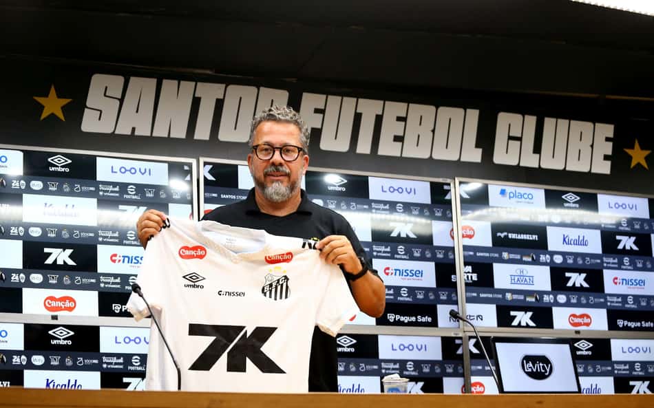 Cléber Xavier apresentado no Santos