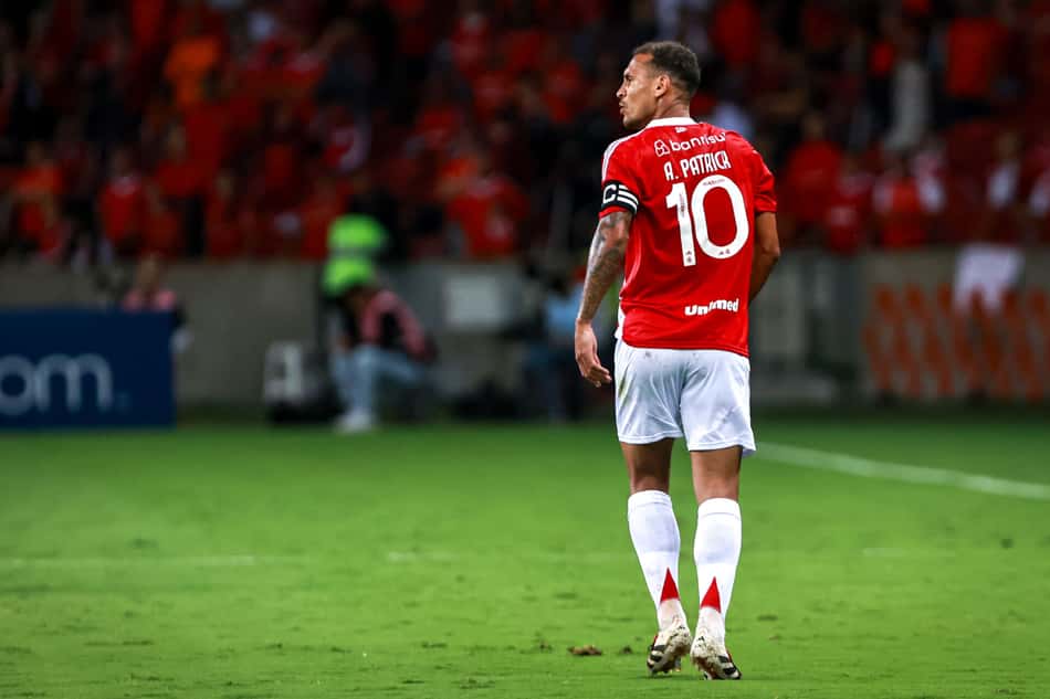 Alan Patrick em ação pelo Internacional