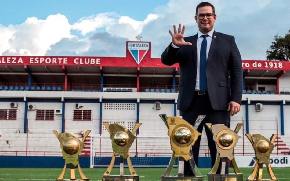 Fortaleza anuncia saída de Alex Santiago, diretor de futebol
