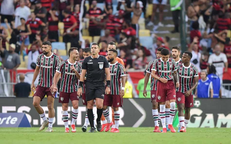 Jornal europeu exalta joia do Fluminense e compara com Estêvão