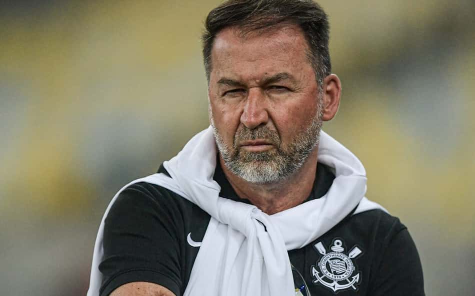 Corinthians sob Augusto Melo tem troca de técnico a cada cinco meses e instabilidade