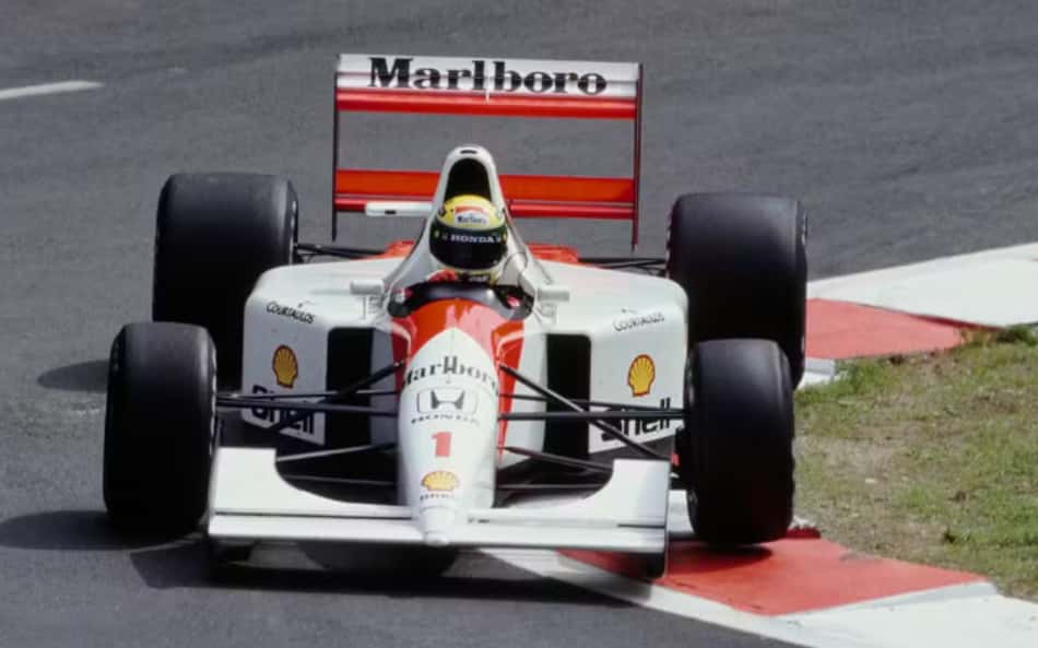 Icônico capacete de Ayrton Senna é vendido por valor recorde em leilão