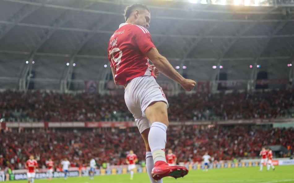 Internacional: Borré vê concorrência com Valencia como positiva