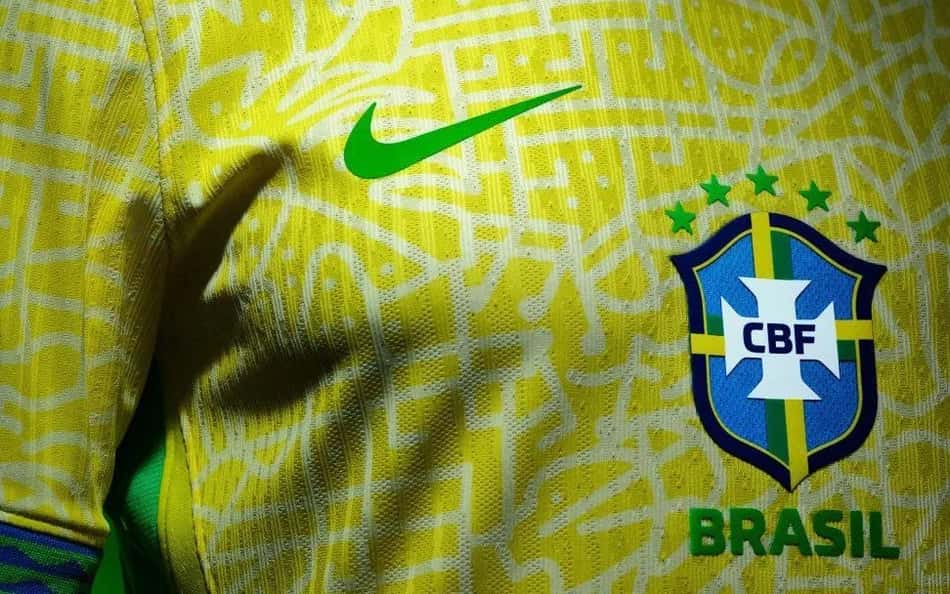 Saiba quando a Seleção Brasileira jogou com camisa vermelha