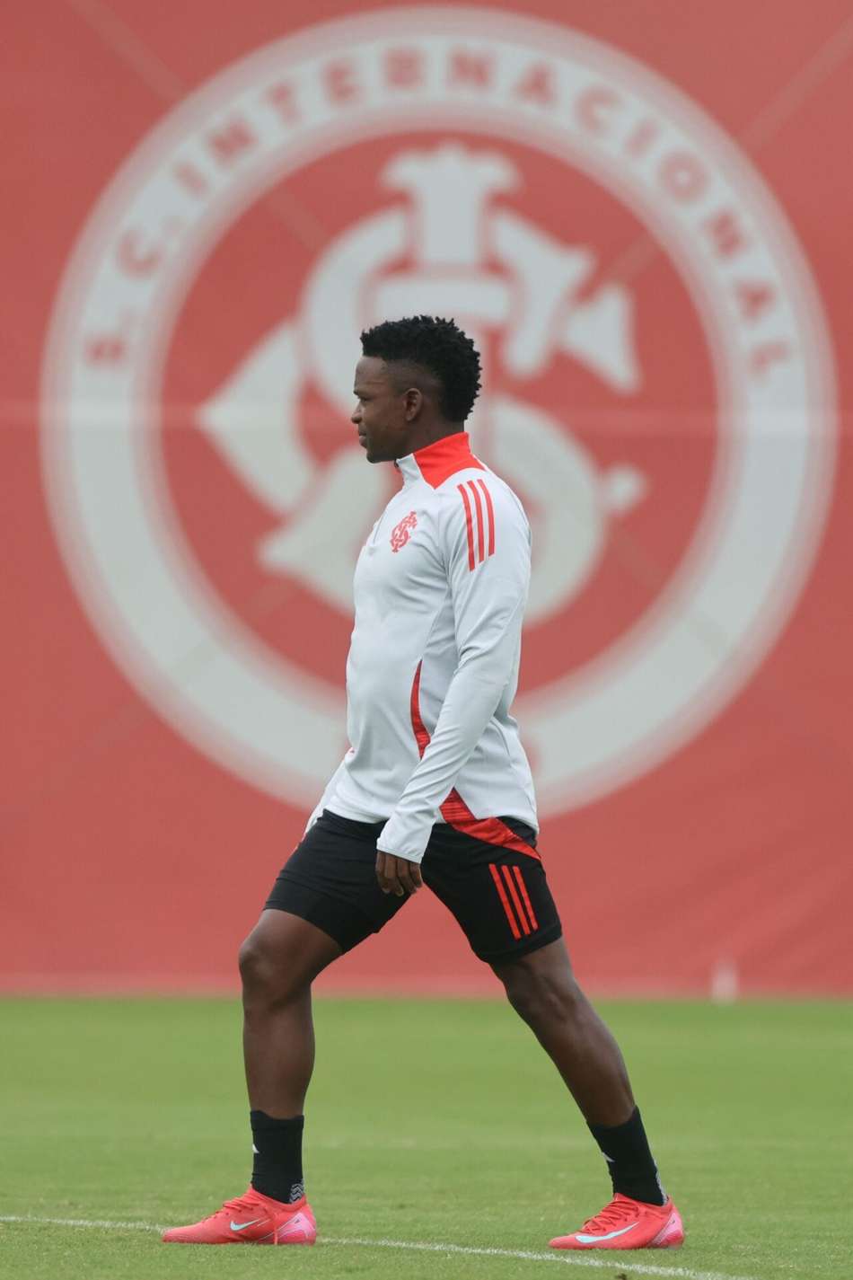 Treino do Internacional - Carbonero (Foto: Ricardo Duarte/SC Internacional)