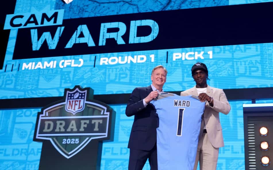 Cam Ward, primeira escolha do Draft da NFL 2025, é selecionado pelo Tennessee Titans
