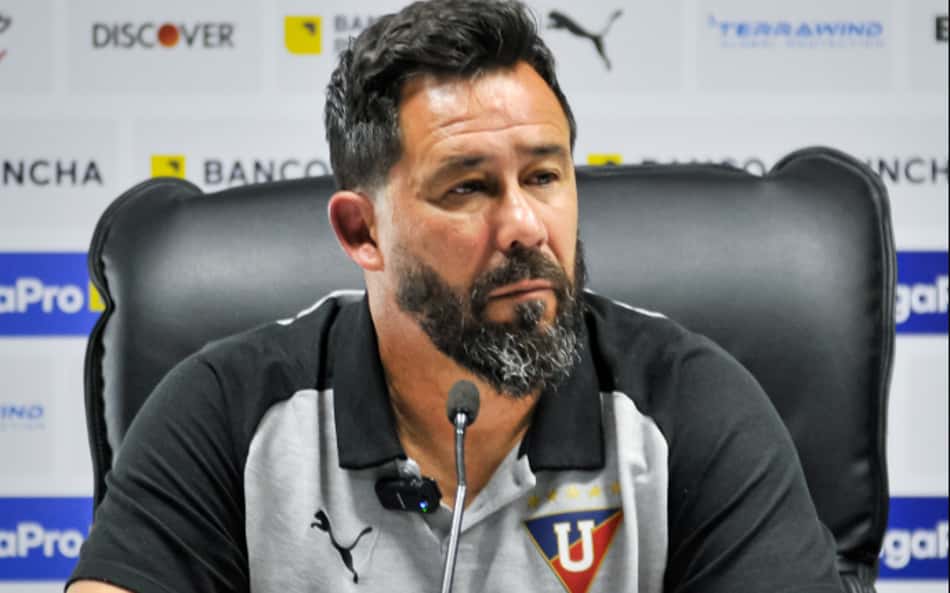 Técnico da LDU toma atitude visando jogo contra o Flamengo pela Libertadores